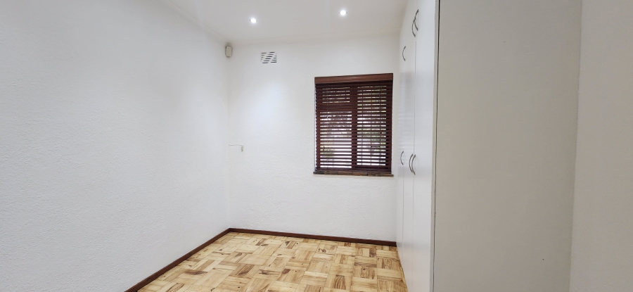 To Let 3 Bedroom Property for Rent in Meadowridge Western Cape
